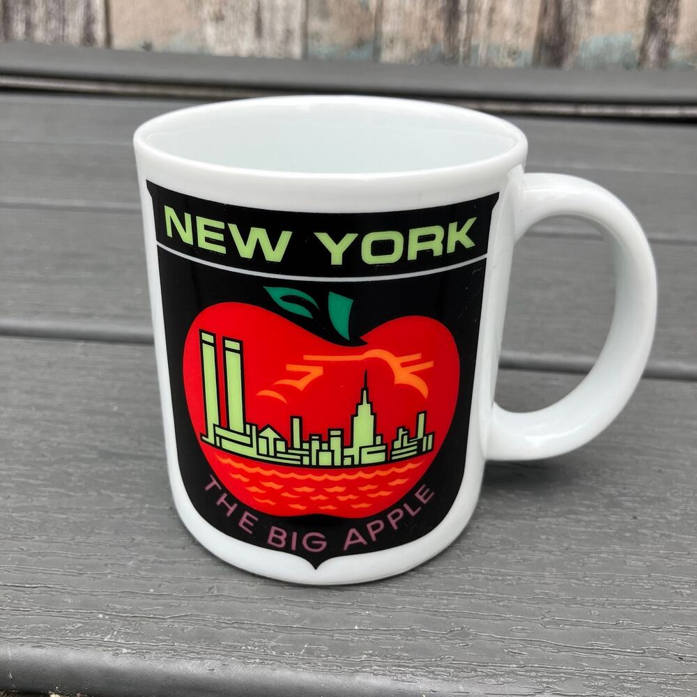 Vintage 90s New York City the big apple mug, NYC skyline
